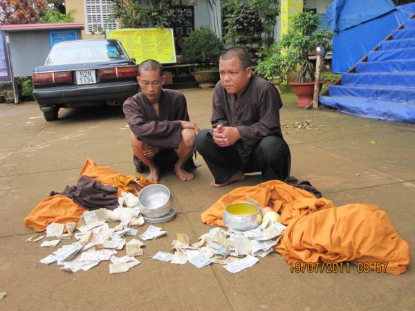 GIẢ DANH TU SĨ ĐỂ "TRỤC LỢI" LÀ PHẠM TỘI